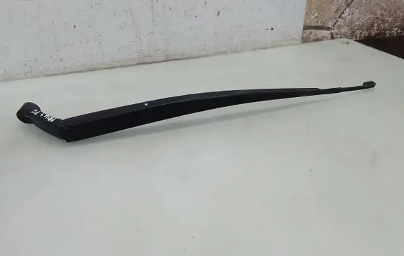 Toyota Prius (NHW20) Front wiper blade arm