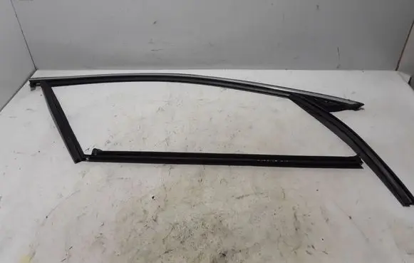 Volvo S90, V90 Rubber seal front door (on door) 31434994