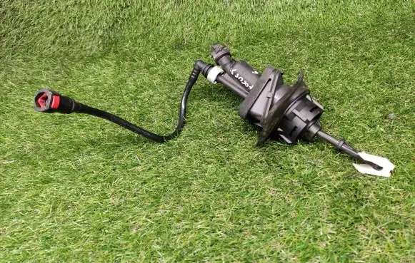 Ford Focus Clutch master cylinder 3M517A542BE