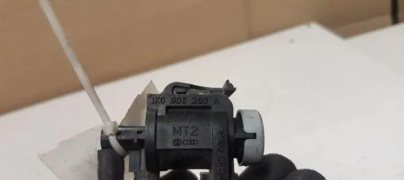 Audi A4 S4 B8 8K Turbo solenoid valve 1K0906283A