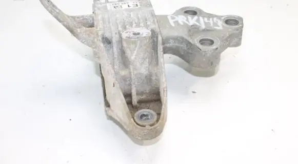 Opel Zafira C Engine mounting bracket 13248549