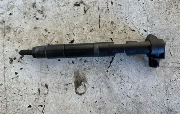 Mercedes-Benz C W204 Fuel injector A6510702887 28271551