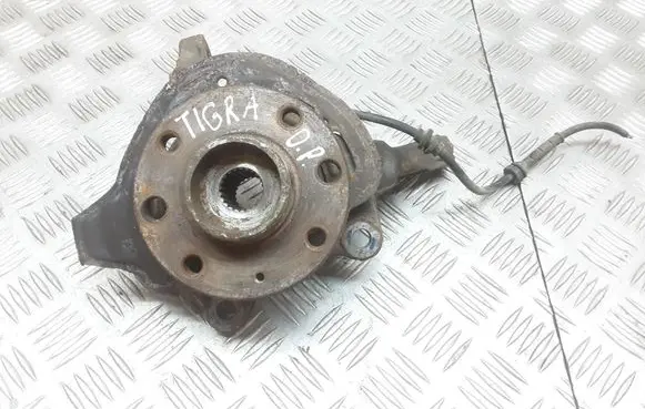 Opel Tigra B Front wheel hub