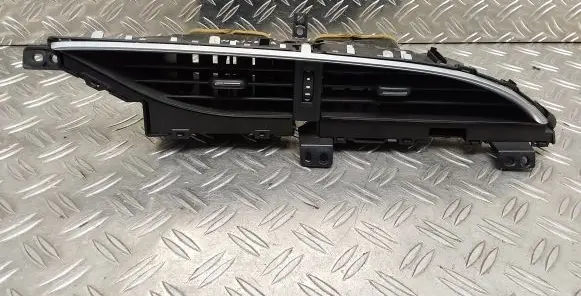 Toyota Yaris Dash center air vent grill 556700D240 556700D260