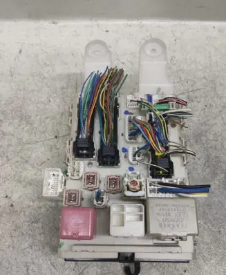 Toyota Auris 150 Fuse module 8273002150A