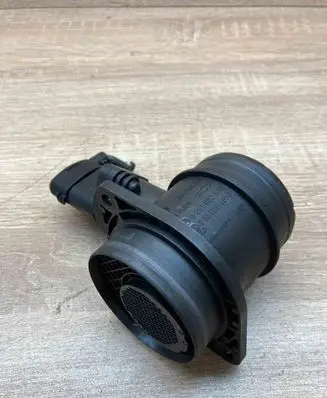 Volkswagen Golf V Mass air flow meter 038906461B 0281002531