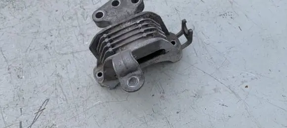 Opel Astra J Engine mount bracket 13347451