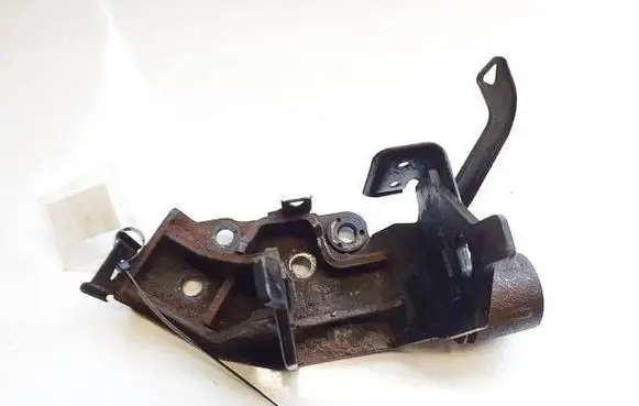 Toyota Yaris Engine mounting bracket