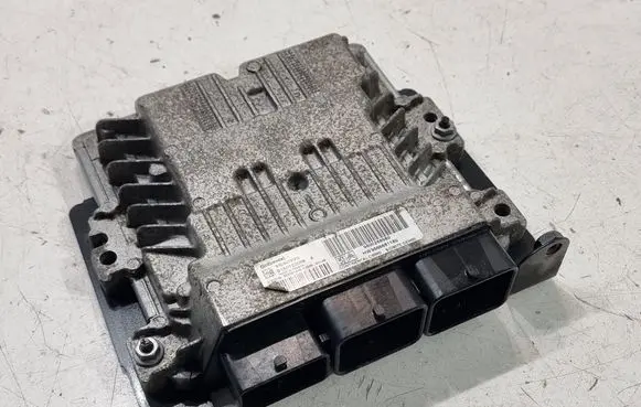 Peugeot 3008 I Engine control unit/module S180123008 SID807EVO