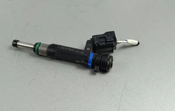 Renault Arkana Fuel injector 223021805640