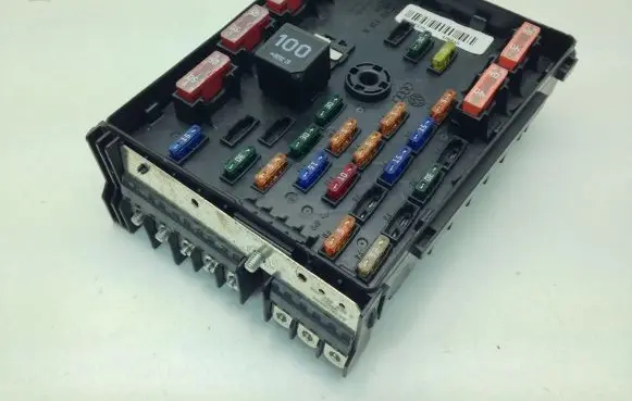 Volkswagen PASSAT CC Fuse module 3C0937125A
