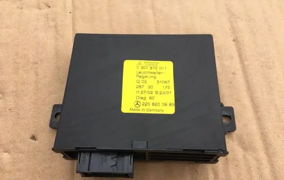 Mercedes-Benz S W220 Light module LCM A2208203685
