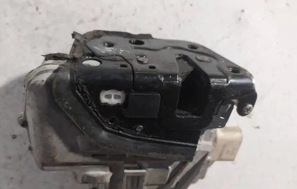 Audi A4 S4 B7 8E 8H Front door lock 8E2837016AA