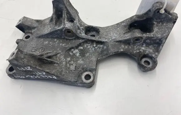 Volkswagen Polo Engine mounting bracket 045903143E