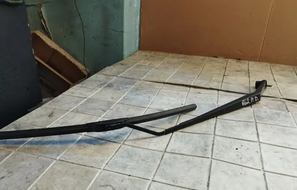Chrysler Pacifica Front wiper blade arm