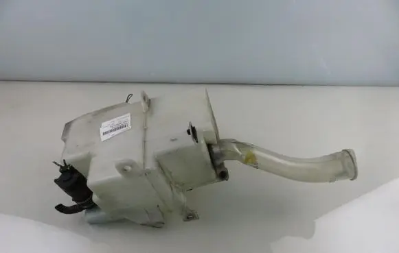 Mitsubishi Outlander Windshield washer fluid reservoir/tank 