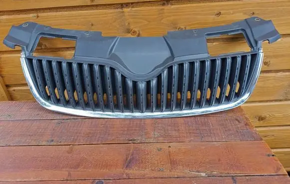 Skoda Fabia Mk2 (5J) Front grill 5J0853668A 5J0853607