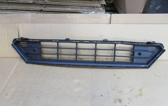 Volvo XC40 Front bumper lower grill 32136098