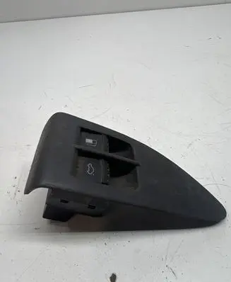 Volkswagen PASSAT B6 Tailgate opening switch 1J0959831A 1J0959833A