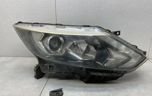 Nissan Qashqai Headlight/headlamp