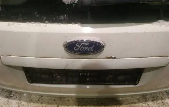 Ford Focus C-MAX Trunk door license plate light bar 