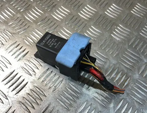Volvo V50 Glow plug pre-heat relay 9666671780