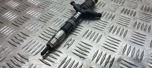 Toyota Corolla E120 E130 Fuel injector 236700G010 11J00106