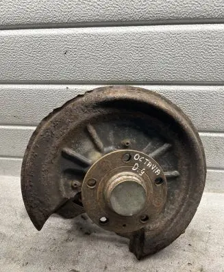 Skoda Octavia Mk1 (1U) Rear wheel hub