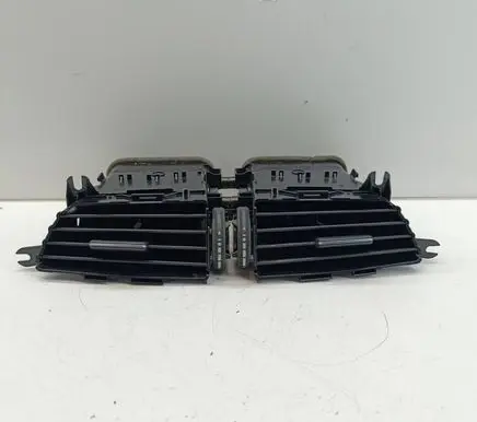 Mercedes-Benz C W204 Dash center air vent grill A2048306054 223210