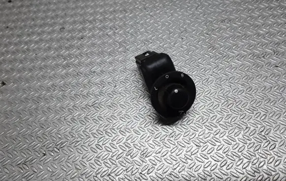 Wing mirror switch