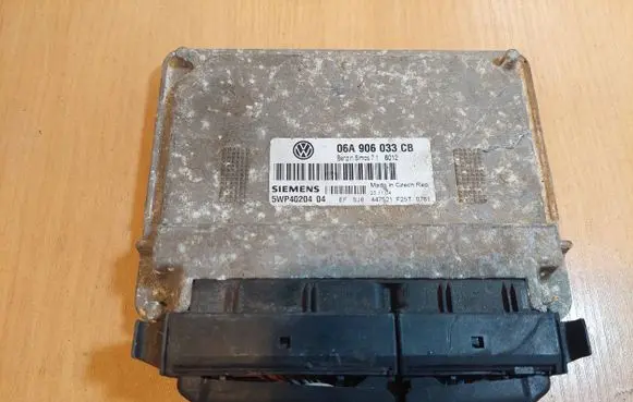 Volkswagen Golf V Engine control unit/module ECU 06A906033CB 5WP40204 SIMOS7.1