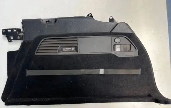 Volkswagen Touareg II Trunk/boot lower side trim panel 7P6867038D 046742 1247760028
