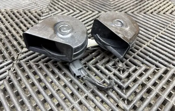 Ford Mustang VI Horn signal FR3T13A803DA