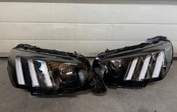 Peugeot 208 II Headlights/headlamps set 9841641980 1682772680