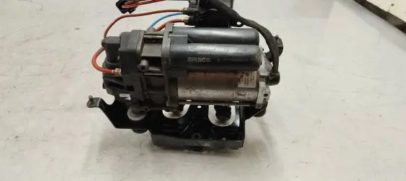Audi Q7 4M Air suspension compressor/pump 4M0616005H