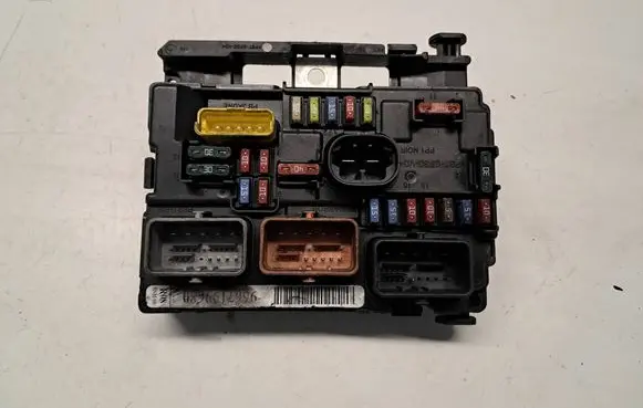 Citroen DS3 Fuse module 9667199680