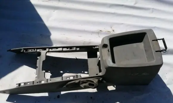 KIA Sorento Armrest 846103E000 84610-3E000