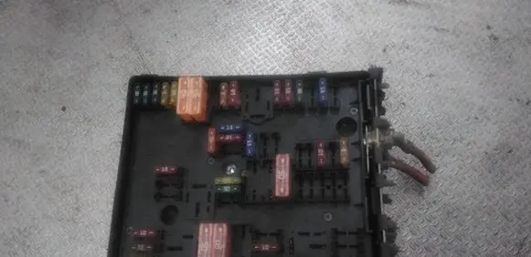 Volkswagen Touran I Fuse module 1K0937124K