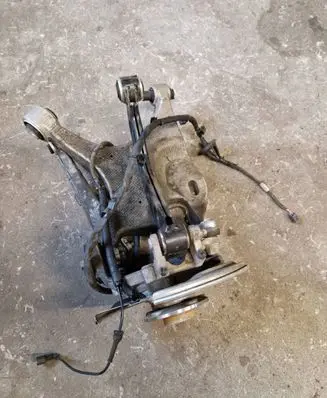Rear wheel hub spindle/knuckle