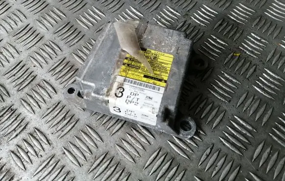 Toyota Matrix (E130) Airbag control unit/module 8917001010 207771105