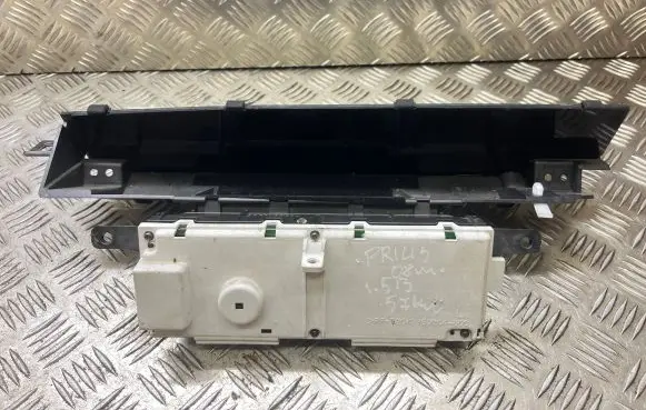 Toyota Prius (NHW20) Speedometer (instrument cluster) 769362030