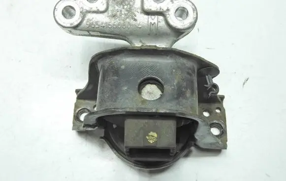 Citroen DS3 Engine mount bracket 9654166080