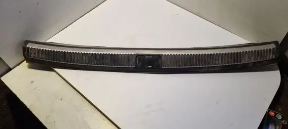 Trunk/boot sill cover protection