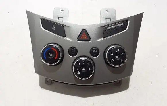 Chevrolet Tracker Air conditioner control unit module 95332724