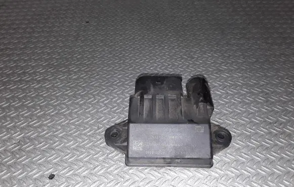 Mercedes-Benz E W211 Glow plug pre-heat relay A6429005801