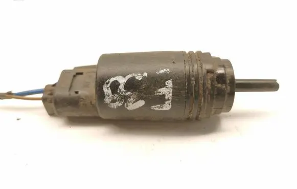 BMW 5 E39 Windscreen/windshield washer pump 8377612