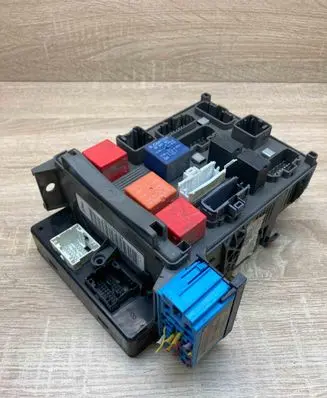 Renault Espace IV Fuse module 8200004201E 518002100