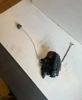 Audi A4 S4 B6 8E 8H Front door lock 8E1837016C