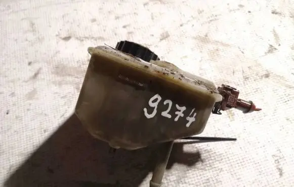 Volvo S60 Brake fluid reservoir 8646006