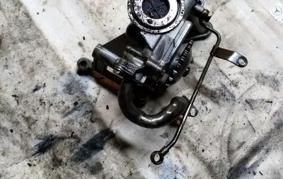 Audi A6 S6 C5 4B Oil pump 059115121C